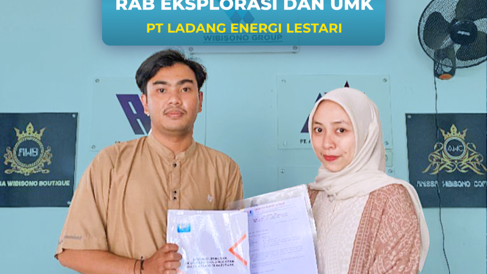 Meta Description: Penyerahan dokumen resmi Rencana Anggaran Biaya (RAB) Eksplorasi dan UMK PT Ladang Energi Lestari (Wibisono Group) oleh tim Bima Shabartum Group. Penyerahan Dokumen RAB Eksplorasi dan UMK PT Ladang Energi Lestari: Komitmen Profesionalisme Layanan Pertambangan Dalam dunia industri pertambangan, perencanaan finansial yang matang dan terstruktur merupakan fondasi utama sebelum memulai tahap eksplorasi di lapangan. Dokumen seperti Rencana Anggaran Biaya (RAB) Eksplorasi dan Uang Muka Kerja (UMK) menjadi instrumen krusial bagi perusahaan pemegang izin untuk memastikan efisiensi anggaran serta kepatuhan terhadap standar pelaporan kepada instansi berwenang. Sebagai wujud nyata komitmen pelayanan terbaik bagi mitra strategis, tim Bima Shabartum Group kembali mencatatkan tonggak penting dalam penyusunan dokumen perencanaan pertambangan. Serah Terima Dokumen Resmi Baru-baru ini, perwakilan tim Bima Shabartum Group sukses melaksanakan agenda penyerahan dokumen resmi RAB Eksplorasi dan UMK kepada pihak PT Ladang Energi Lestari (Wibisono Group). Penyerahan dokumen penting ini menandai rampungnya tahap kajian dan penyusunan anggaran yang disusun secara profesional oleh tim ahli kami untuk mendukung kelancaran operasional klien. Dokumen ini disusun dengan tingkat ketelitian tinggi, mencakup proyeksi biaya operasional lapangan, pemetaan target eksplorasi, serta rincian kebutuhan finansial yang selaras dengan regulasi pertambangan nasional. Mengapa Perencanaan RAB Eksplorasi Begitu Penting? 1. Kontrol Finansial yang Akurat: Membantu manajemen perusahaan mengalokasikan anggaran secara tepat sasaran guna menghindari pembengkakan biaya (cost overrun) selama masa eksplorasi. 2. Kepatuhan Administratif (RKAB & Pemerintah): Dokumen perencanaan anggaran yang tersusun rapi dan valid menjadi pendukung utama dalam pelaporan berkala kepada instansi ESDM. 3. Mitigasi Risiko Proyek: Memetakan seluruh kebutuhan teknis di lapangan, mulai dari mobilisasi alat berat hingga logistik tim penasihat dan ahli geologi. Mitra Terpercaya untuk Solusi Pertambangan dan Perizinan Anda Kepercayaan yang diberikan oleh PT Ladang Energi Lestari (Wibisono Group) kepada Bima Shabartum Group merupakan bukti nyata atas kualitas dan profesionalisme layanan yang kami tawarkan di sektor pertambangan dan tata ruang. Sebagai pusat keunggulan rekayasa pertambangan, tata ruang, dan kepatuhan lingkungan di Sumatera Selatan, PT Bima Shabartum Gemilang (Bima Shabartum Group) siap mendampingi perusahaan Anda dalam penyusunan dokumen kajian teknis, perizinan, hingga manajemen operasional pertambangan secara komprehensif. Layanan unggulan kami meliputi: • Penyusunan Dokumen Pertambangan: Mulai dari Studi Kelayakan (FS), RKAB, hingga RAB Eksplorasi dan UMK. • Kajian Lingkungan & Perizinan Terpadu: AMDAL, UKL-UPL, Persetujuan Teknis (Pertek), dan sinkronisasi sistem OSS RBA. • Jasa Teknik & Pelatihan: Pengeboran geoteknik, hidrologi, serta pelatihan private software pertambangan profesional. Wujudkan efisiensi dan legalitas proyek pertambangan Anda bersama para ahli. Hubungi tim kami hari ini untuk konsultasi kebutuhan perusahaan Anda! 📞 Hubungi Kami Segera: 🌐 Website: www.bimashabartum.co.id 📧 Email: admin.palembang@bimashabartum.co.id 📱 WhatsApp: +62823-7472-2113 Ide Prompt Visual Generative AI (AR 4:5) Prompt: "A professional corporate photograph of an official document handover ceremony inside a modern office in Palembang. A professional male representative and a female consultant smiling while holding official blue-covered reports labeled 'RAB Eksplorasi'. Clean corporate background with company branding, warm and bright indoor lighting, 8k resolution, cinematic quality, ideal for corporate news and LinkedIn professional updates."