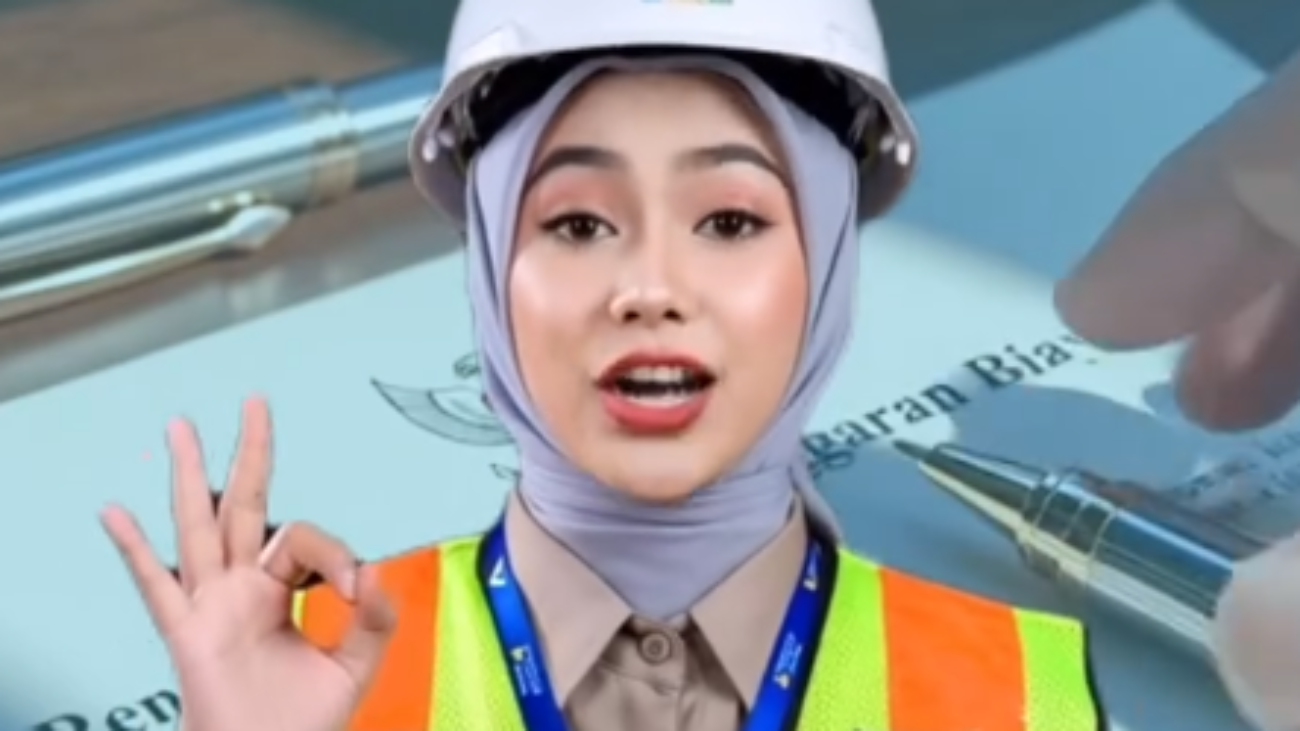Meta Description: RKAB ditolak Kementerian ESDM? Kenali 3 poin fatal dalam pengajuan RKAB mulai dari legalitas hingga aspek lingkungan agar operasional tambang tidak mandek bersama Bima Shabartum Group. RKAB Ditolak ESDM? Jangan Remehkan Tiga Poin Fatal Ini! Rencana Kerja dan Anggaran Biaya (RKAB) merupakan "nyawa" bagi setiap perusahaan pertambangan. Tanpa mengantongi persetujuan resmi dari Kementerian ESDM, perusahaan Anda dilarang keras untuk melakukan kegiatan penambangan maupun memasarkan komoditas mineral dan batubara. Agar dokumen RKAB perusahaan Anda dapat lolos evaluasi dan tidak berujung pada penolakan, perhatikan 3 poin inti berikut ini: 1. Legalitas dan Kuota • RKAB menjadi syarat mutlak yang wajib dipenuhi agar perusahaan Anda mendapatkan alokasi kuota penjualan yang sah di dalam sistem e-RKAB. 2. Rencana Teknis • Dokumen wajib memuat target produksi secara detail, perencanaan tambang (mine plan), serta data pendukung eksplorasi cadangan yang valid dan terukur. 3. Lingkungan dan Finansial • Rencana reklamasi pascatambang, alokasi anggaran Pemberdayaan Masyarakat (PPM/CSR), serta perhitungan kewajiban pajak dan royalti kepada negara harus disajikan secara presisi. Jangan Biarkan Operasional Tambang Mandek! Penolakan dokumen RKAB dapat melumpuhkan arus kas dan menghentikan seluruh aktivitas operasional perusahaan Anda. Pastikan penyusunan dokumen teknis dan administratif tambang Anda dikawal oleh para ahli yang berpengalaman. Sebagai pusat keunggulan rekayasa pertambangan, tata ruang, dan kepatuhan lingkungan, Bima Shabartum Group siap mendampingi proses evaluasi dan penyusunan dokumen RKAB perusahaan Anda secara profesional! 📞 Hubungi Kami Segera untuk Konsultasi Perizinan Tambang & Lingkungan (Gratis!): 🌐 Website: www.bimashabartum.co.id 📧 Email: admin.palembang@bimashabartum.co.id 📱 WhatsApp: +62823-7472-2113 Ide Prompt Visual Generative AI (AR 4:5) Prompt: "A professional corporate editorial style image showing a senior mining engineer and regulatory consultant reviewing an official e-RKAB submission document on a high-tech dual-monitor setup in a modern office in Palembang. Cinematic indoor lighting, professional emerald green and steel-blue color grading, 8k resolution, photorealistic, ideal for professional corporate business and mining compliance consulting."