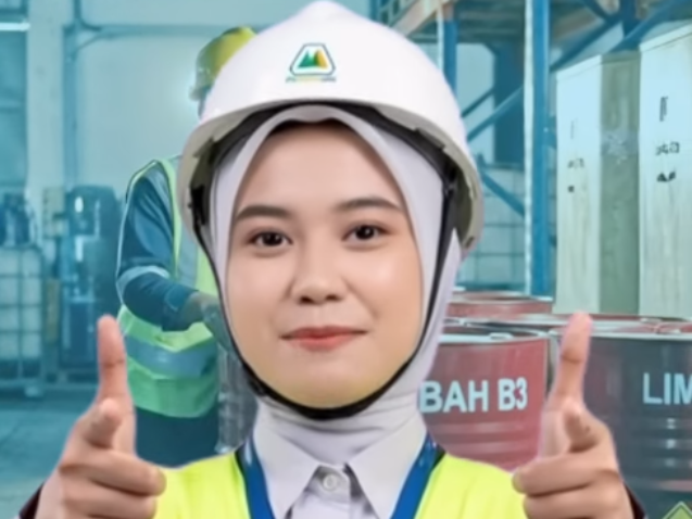 Meta Description: Limbah B3 bikin operasional boncos? Kenali jurus 3R (Reduce, Reuse, Recycle) mulai dari FABA hingga oli bekas untuk efisiensi bisnis dan raih PROPER hijau bersama Bima Shabartum Group. Limbah B3 Bikin Boncos? Atasi Pakai Jurus 3R Ini! Bagi para pelaku usaha di sektor industri, manufaktur, maupun pertambangan, pengelolaan Limbah Bahan Berbahaya dan Beracun (B3) sering kali dianggap sebagai salah satu pos biaya operasional yang paling menguras anggaran. Kesalahan dalam penanganan atau keterlambatan pengurusan izin Tempat Penyimpanan Sementara (TPS) Limbah B3 bahkan dapat berujung pada sanksi administratif hingga denda yang besar. Padahal, mengurus dan mengelola limbah B3 tidak harus membuat pusing dan boncos! Dengan penerapan strategi yang tepat, limbah operasional justru dapat ditekan dan dioptimalkan nilainya. Berikut adalah jurus 3R (Reduce, Reuse, Recycle) yang bisa diterapkan perusahaan Anda agar operasional semakin efisien dan aman dari sanksi pemerintah: 1. Reduce (Kurangi dari Sumbernya) Langkah paling efektif untuk menekan biaya pengelolaan limbah B3 adalah dengan meminimalkan timbulannya sejak awal proses produksi (source reduction): • Substitusi Bahan: Coba evaluasi kembali bahan baku atau bahan penolong yang digunakan. Ganti bahan kimia berbahaya dengan alternatif yang lebih ramah lingkungan jika memungkinkan. • Preventive Maintenance: Rawat dan servis mesin secara rutin. Perawatan berkala mencegah kebocoran oli, pelumas, atau cairan hidrolik yang dapat mencemari lingkungan sekaligus menghemat pembelian cairan baru. 2. Reuse (Gunakan Kembali) Jangan langsung membuang sisa material atau limbah yang dihasilkan jika masih memiliki potensi pemanfaatan secara teknis: • Pemanfaatan FABA (Fly Ash & Bottom Ash): Bagi industri yang menggunakan boiler atau PLTU, abu batubara (FABA) kini dapat dimanfaatkan kembali (tentunya dengan persetujuan teknis yang sah) untuk keperluan konstruksi, seperti pengerasan jalan tambang atau bahan baku batako. • Penggunaan Kembali Kemasan: Wadah atau drum bekas bahan kimia tertentu (selama memenuhi standar pembersihan dan regulasi) dapat digunakan kembali untuk kebutuhan internal yang sejenis. 3. Recycle (Daur Ulang) Ubah limbah menjadi sesuatu yang bernilai guna atau sumber energi alternatif: • Pengolahan Oli Bekas: Oli bekas dari genset atau alat berat tidak boleh dibuang sembarangan. Limbah ini dapat dikelola oleh pihak ketiga berizin atau diolah kembali menjadi bahan bakar alternatif (seperti used oil for fuel) yang berguna bagi efisiensi energi internal. • Kolaborasi dengan Pihak Ketiga Berizin: Pastikan setiap proses daur ulang atau pengumpulan akhir diserahkan kepada pengumpul/pengolah berbadan hukum yang memiliki legalitas resmi dari kementerian terkait. Keuntungan Ganda: Efisiensi Biaya & PROPER Hijau Selain berhasil memangkas biaya operasional secara signifikan, penerapan prinsip 3R pada pengelolaan limbah B3 memberikan dampak positif yang luar biasa bagi reputasi perusahaan Anda. Rekam jejak kepatuhan yang baik akan mendongkrak penilaian PROPER perusahaan Anda ke level hijau atau emas, meningkatkan kepercayaan investor, serta menjauhkan bisnis dari risiko sanksi lingkungan. Bingung Urus Dokumen Lingkungan & Rintek Limbah B3? Konsultasikan di Bima Shabartum Group! Penerapan jurus 3R di lapangan tentu harus didukung oleh legalitas dokumen yang kuat, mulai dari Rincian Teknis (Rintek) Penyimpanan Limbah B3 hingga persetujuan di sistem OSS RBA dan Amdalnet. Jangan biarkan urusan birokrasi menghambat efisiensi bisnis Anda. Sebagai pusat keunggulan rekayasa pertambangan, tata ruang, dan kepatuhan lingkungan di Sumatera Selatan, PT Bima Shabartum Gemilang (Bima Shabartum Group) siap mendampingi perusahaan Anda menyusun perizinan limbah B3 yang sah, transparan, dan terstandarisasi. Layanan ahli kami meliputi: • Penyusunan Rintek TPS Limbah B3: Merancang fasilitas penyimpanan limbah sesuai standar KLHK. • Audit & Konsultasi Pengelolaan Limbah: Membantu memetakan potensi efisiensi dan kepatuhan lingkungan pabrik/tambang Anda. • Pendampingan Perizinan Terintegrasi: Mengawal proses pengajuan dokumen hingga tuntas di sistem digital. Wujudkan operasional bisnis yang efisien, hemat biaya, dan taat hukum. Hubungi tim ahli kami hari ini untuk konsultasi perizinan limbah B3! 📞 Hubungi Kami Segera untuk Konsultasi Limbah B3, Rintek, & Perizinan Lingkungan: 🌐 Website: www.bimashabartum.co.id 📧 Email: admin.palembang@bimashabartum.co.id 📱 WhatsApp: +62823-7472-2113 Ide Prompt Visual Generative AI (AR 4:5) Prompt: "A clean, modern industrial manufacturing facility showcasing a smart waste management and 3R concept. In the foreground, an environmental specialist in safety gear examining a digital tablet showing green compliance charts, with neatly organized hazardous waste (B3) storage drums bearing proper regulatory labels in a secure, well-ventilated facility. Cinematic corporate lighting, professional emerald green and steel-blue color palette, 8k resolution, photorealistic, ideal for educational business social media and sustainability campaigns."