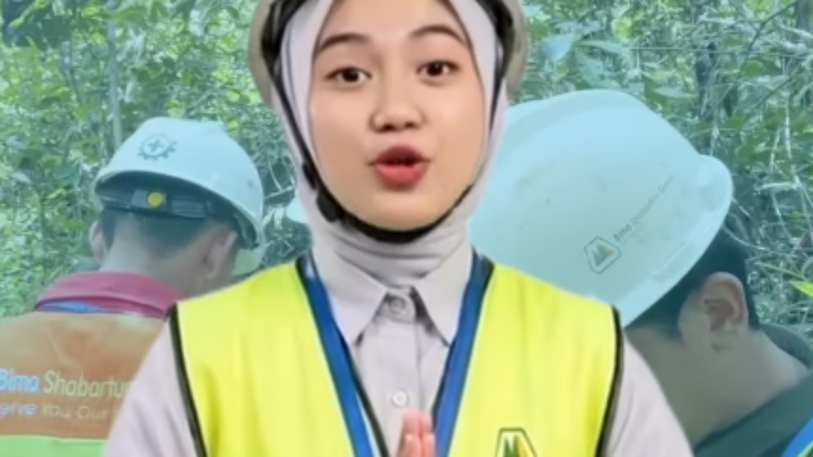 Meta Description: Simak 4 tips penting menyusun laporan lingkungan tahunan RKL-RPL agar lolos verifikasi, bebas sanksi, dan raih PROPER hijau bersama Bima Shabartum Group. Tips Menyusun Laporan Lingkungan Tahunan yang Lolos Verifikasi! Laporan lingkungan tahunan atau pelaksanaan RKL-RPL merupakan "wajah" kepatuhan perusahaan di mata pemerintah. Menyusun laporan secara asal-asalan tentu dapat berisiko mendatangkan sanksi administratif atau membuat rapor PROPER perusahaan Anda jatuh ke peringkat Merah. Agar laporan yang Anda susun komprehensif dan mulus lolos verifikasi instansi berwenang, perhatikan 4 poin inti berikut ini: 1. Konsolidasi Data Sajikan data mentah lapangan, hasil uji laboratorium (SHU), serta neraca pengelolaan limbah B3 secara lengkap disertai dengan bukti visual pendukung yang valid. 2. Analisis Tren Jangan hanya mencantumkan data sesaat. Buatlah grafik fluktuasi parameter lingkungan secara berkala untuk membuktikan konsistensi kinerja pengelolaan perusahaan selama setahun penuh. 3. Kepatuhan Matriks Pastikan seluruh titik lokasi dan frekuensi pemantauan yang dilaporkan sudah sesuai persis dengan komitmen awal yang tercantum di dalam dokumen AMDAL atau UKL-UPL perusahaan. 4. Integrasi Simpel Pastikan seluruh data dan dokumen pelaporan telah terunggah (upload) ke dalam sistem pelaporan elektronik resmi Kementerian LHK dengan tepat waktu dan akurat. Butuh Bantuan Teknis Penyusunan Laporan Agar Bebas Sanksi? Menyusun laporan lingkungan yang valid menuntut ketelitian teknis dan pemahaman regulasi yang mendalam. Jangan pertaruhkan rapor kepatuhan bisnis Anda! Sebagai pusat keunggulan rekayasa tambang dan lingkungan yang berpengalaman, Bima Shabartum Group siap mendampingi seluruh kebutuhan penyusunan pelaporan lingkungan perusahaan Anda secara profesional dan tuntas. 📞 Hubungi Kami Segera untuk Konsultasi Pelaporan Lingkungan & Kepatuhan: 🌐 Website: www.bimashabartum.co.id 📧 Email: admin.palembang@bimashabartum.co.id 📱 WhatsApp: +62823-7472-2113 Ide Prompt Visual Generative AI (AR 4:5) Prompt: "A professional corporate editorial style image showing an environmental compliance expert reviewing a comprehensive annual environmental report (RKL-RPL) on a high-tech desktop with glowing compliance graphs and digital verification stamps. In the background, a modern industrial facility operating sustainably. Professional corporate aesthetic, deep navy blue and emerald green color palette, 8k resolution, photorealistic, ideal for professional business and sustainability reporting."
